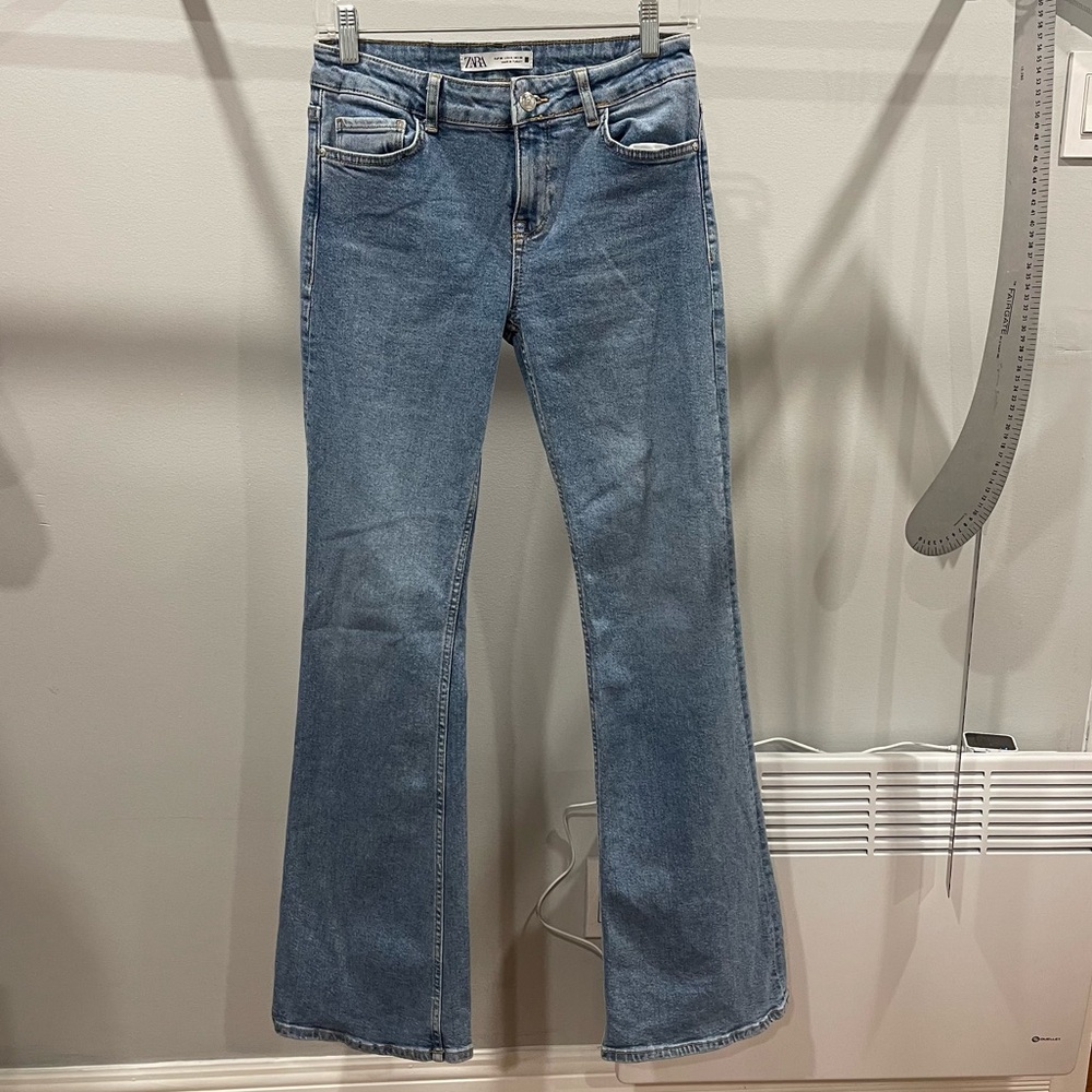 FLARED JEANS